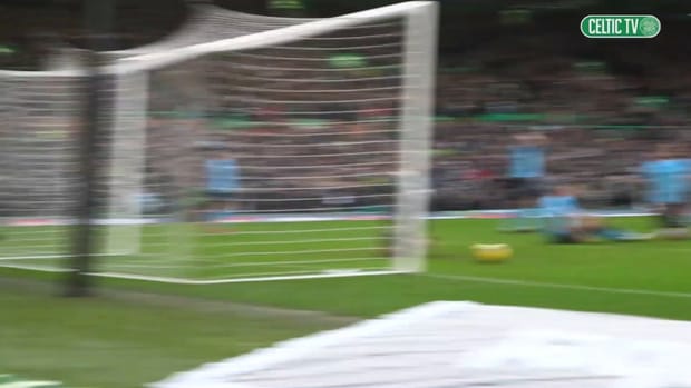 Giakoumakis' superb hat-trick vs Dundee